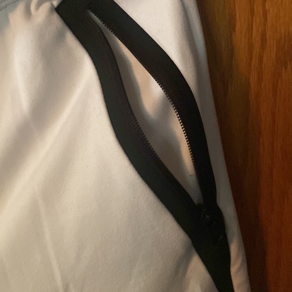 American Eagle Joggers - Picture 4 of 5